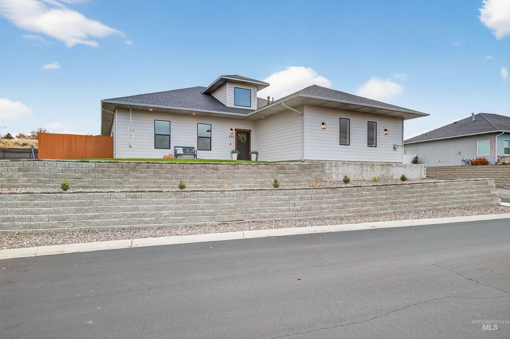 Photo of 450 Knollcrest Court, Lewiston, ID 83501 (MLS # 98968202)