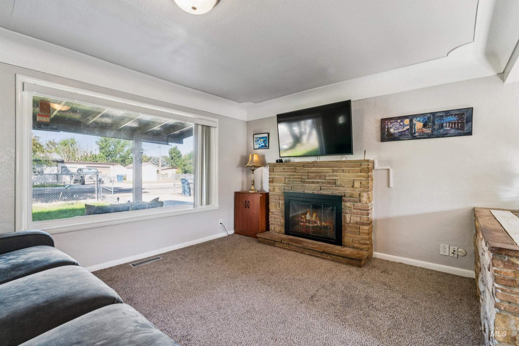 Photo of 424 Meyer Ave, Nampa, ID 83686 (MLS # 99001161)