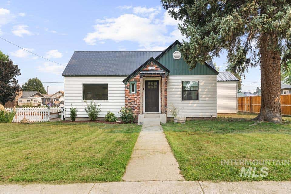 Photo of 1505 1st Avenue S AVE, Payette, ID 83661 (MLS # 98996862)