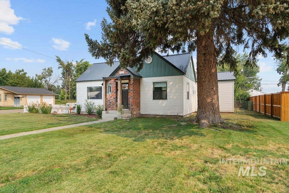 Photo of 1505 1st Avenue S AVE, Payette, ID 83661 (MLS # 98996862)