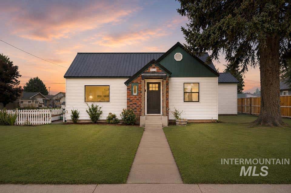Photo of 1505 1st Avenue S AVE, Payette, ID 83661 (MLS # 98996862)