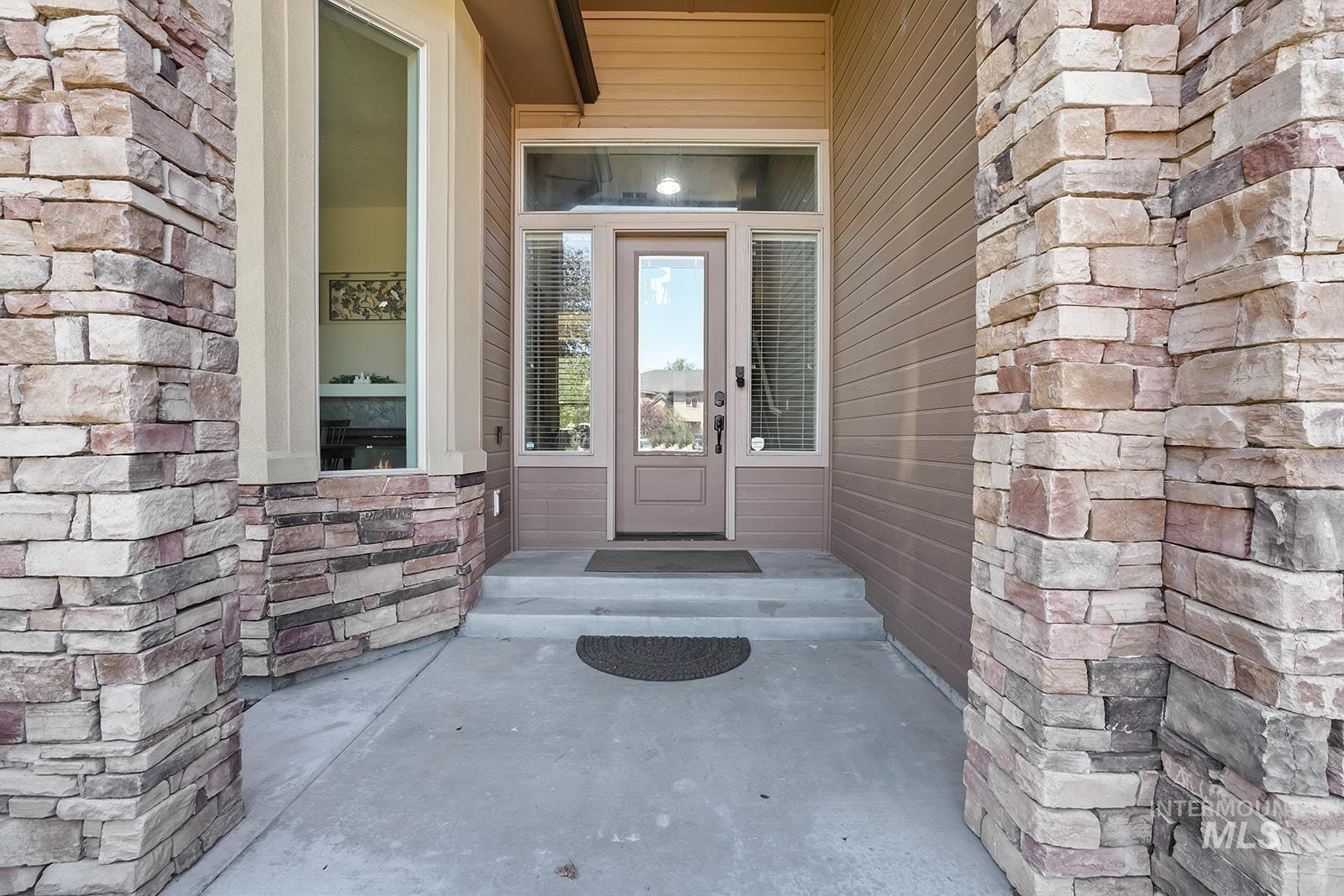 5327 N Red Hills Pl.