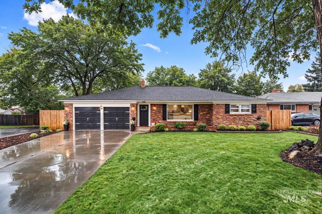 Photo of 1715 S 10th Ave, Caldwell, ID 83605 (MLS # 98982659)