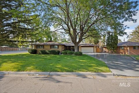 Photo of 1511 Evergreen Drive, Twin Falls, ID 83301 (MLS # 98957657)