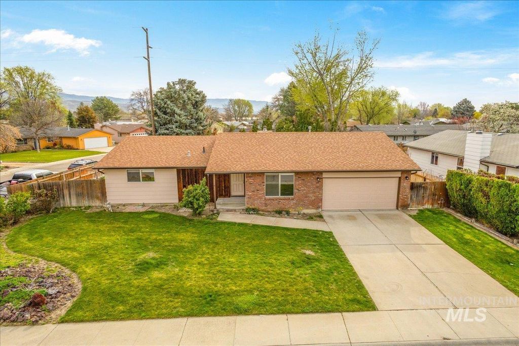 Photo of 5744 N Millrun Avenue, Garden City, ID 83714 (MLS # 98980375)