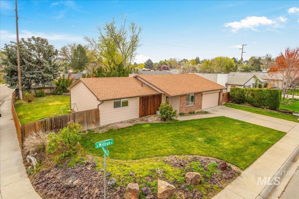 Photo of 5744 N Millrun Avenue, Garden City, ID 83714 (MLS # 98980375)