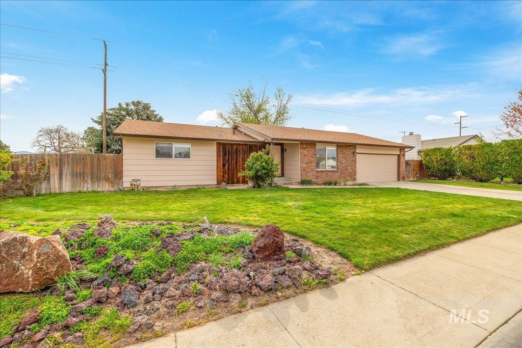 Photo of 5744 N Millrun Avenue, Garden City, ID 83714 (MLS # 98980375)