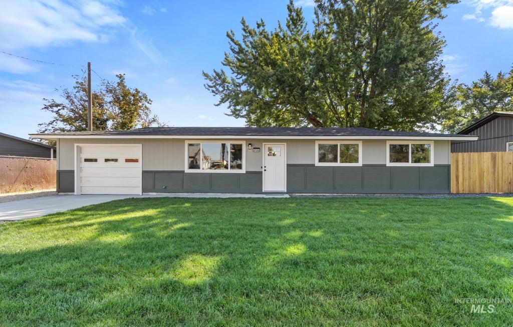 Photo of 8180 N Pennsylvania AVE, Fruitland, ID 83619 (MLS # 98999104)