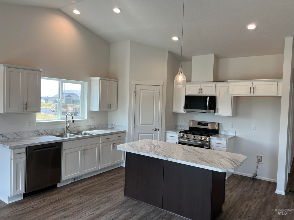 Photo of 1738 Yellowstone Court, Lewiston, ID 83501 (MLS # 98972412)