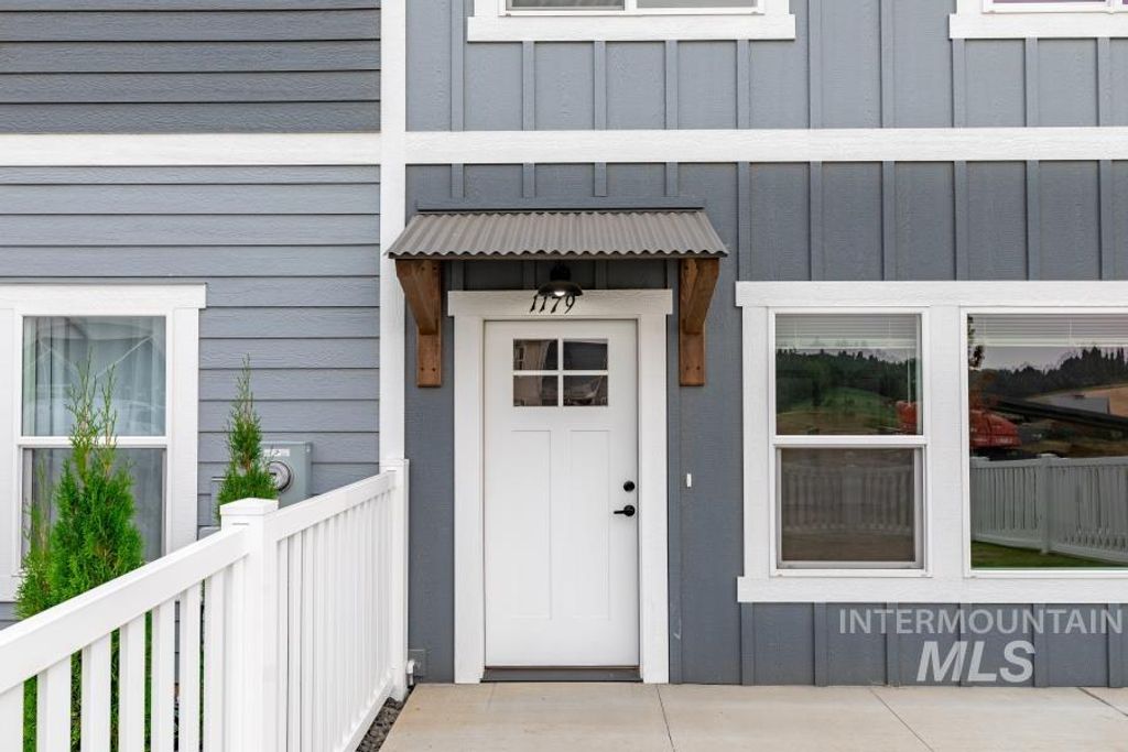 Photo of 1179 Edington Ave, Moscow, ID 83843 (MLS # 98959820)