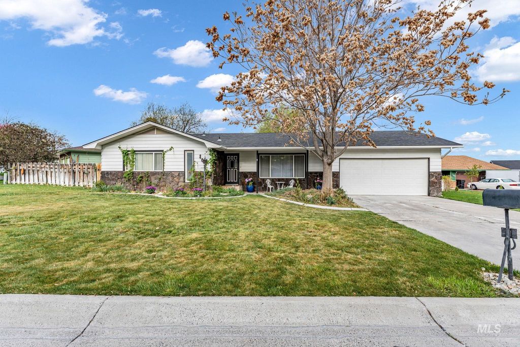 Photo of 103 Rainbow Cir, Buhl, ID 83316 (MLS # 98982343)