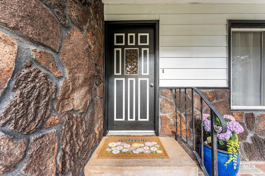 Photo of 103 Rainbow Cir, Buhl, ID 83316 (MLS # 98982343)