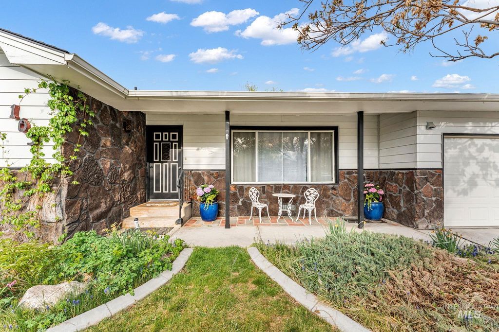 Photo of 103 Rainbow Cir, Buhl, ID 83316 (MLS # 98982343)