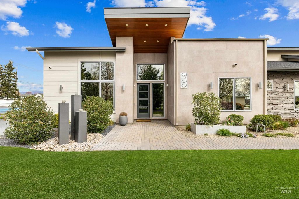 Photo of 3160 N Duane Dr, Meridian, ID 83646 (MLS # 98980332)