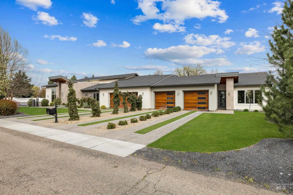 Photo of 3160 N Duane Dr, Meridian, ID 83646 (MLS # 98980332)