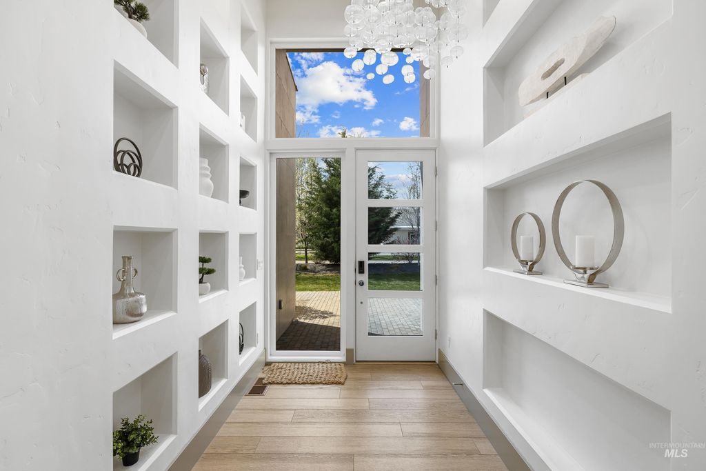 Photo of 3160 N Duane Dr, Meridian, ID 83646 (MLS # 98980332)