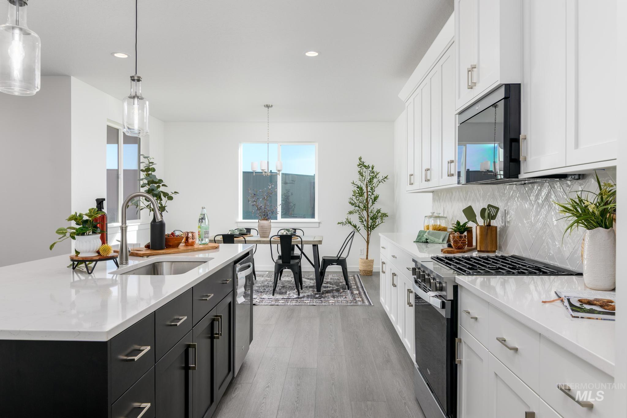 1932 Chokecherry Ave