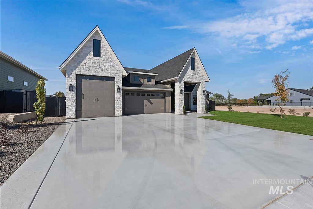 Photo of 5861 E Greenhill St, Nampa, ID 83687 (MLS # 99003120)