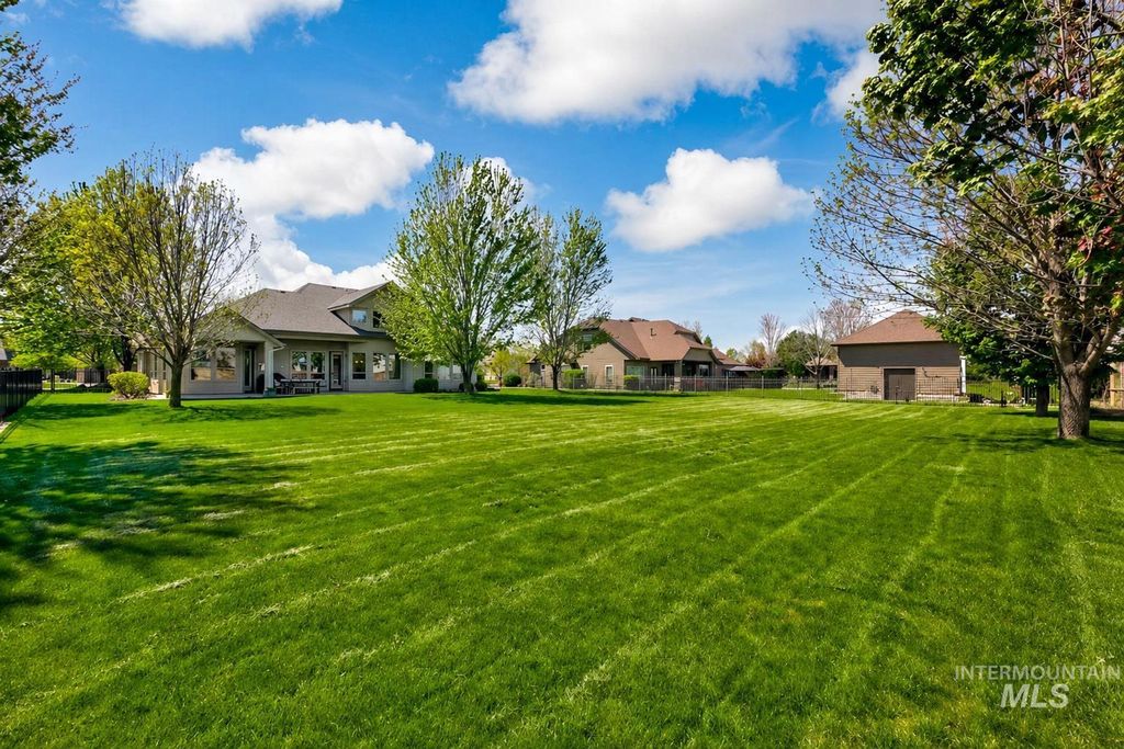 Photo of 4212 W Pine Meadows Drive, Eagle, ID 83616 (MLS # 98984430)