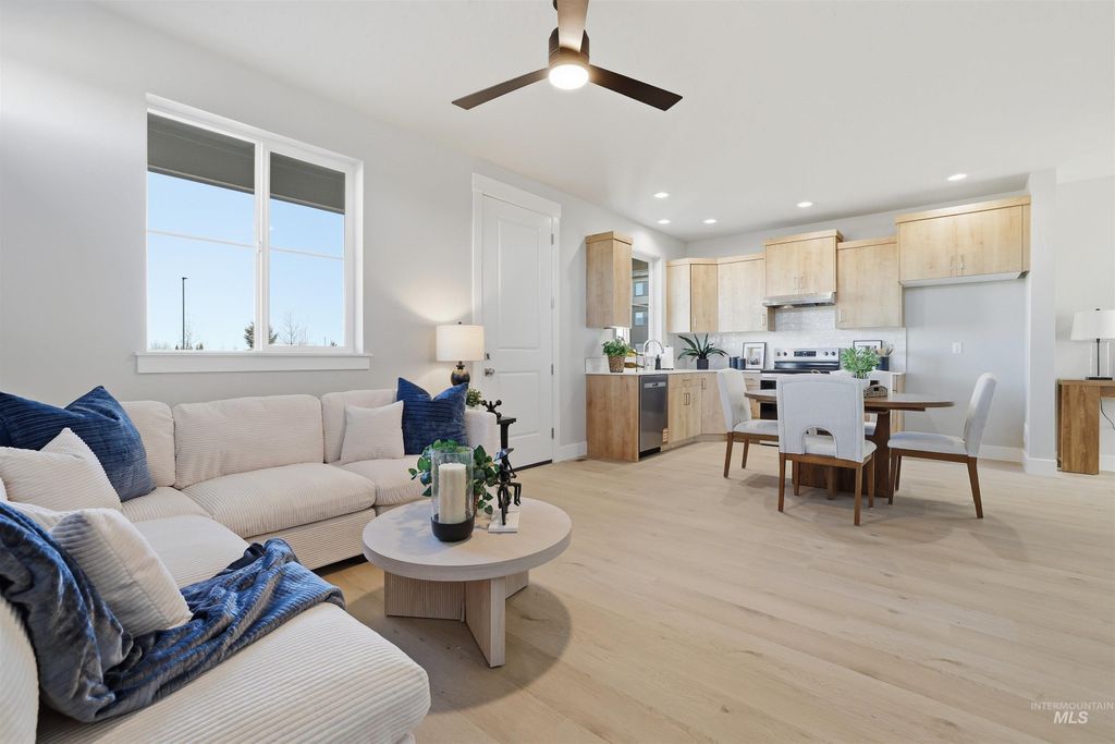 Photo of 1172 E Cottage St, Kuna, ID 83634 (MLS # 98969610)