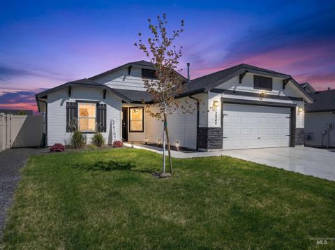 Photo of 12344 Shadow River St, Caldwell, ID 83607 (MLS # 98983932)