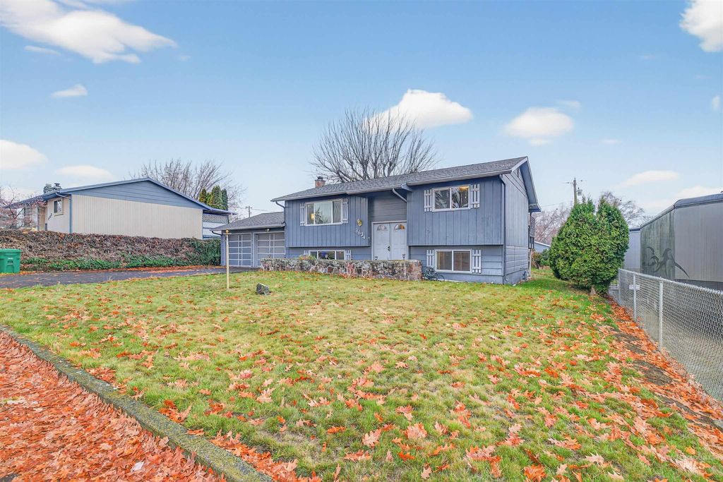 Photo of 3634 18th Street C, Lewiston, ID 83501 (MLS # 98968982)