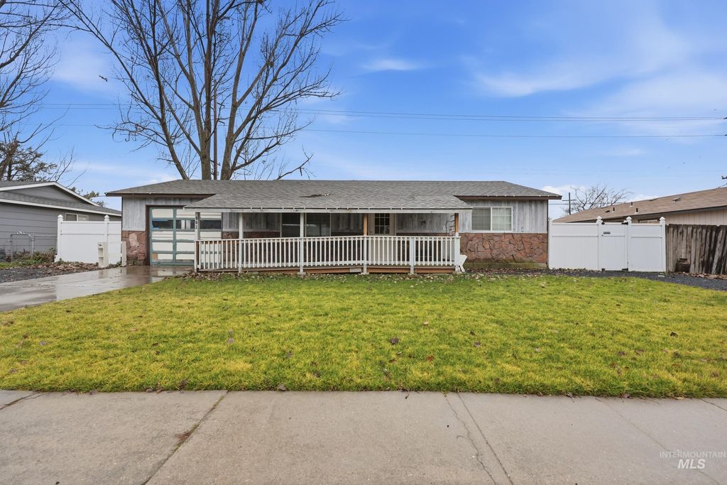 Photo of 902 Harmon Way, Middleton, ID 83644 (MLS # 98975922)