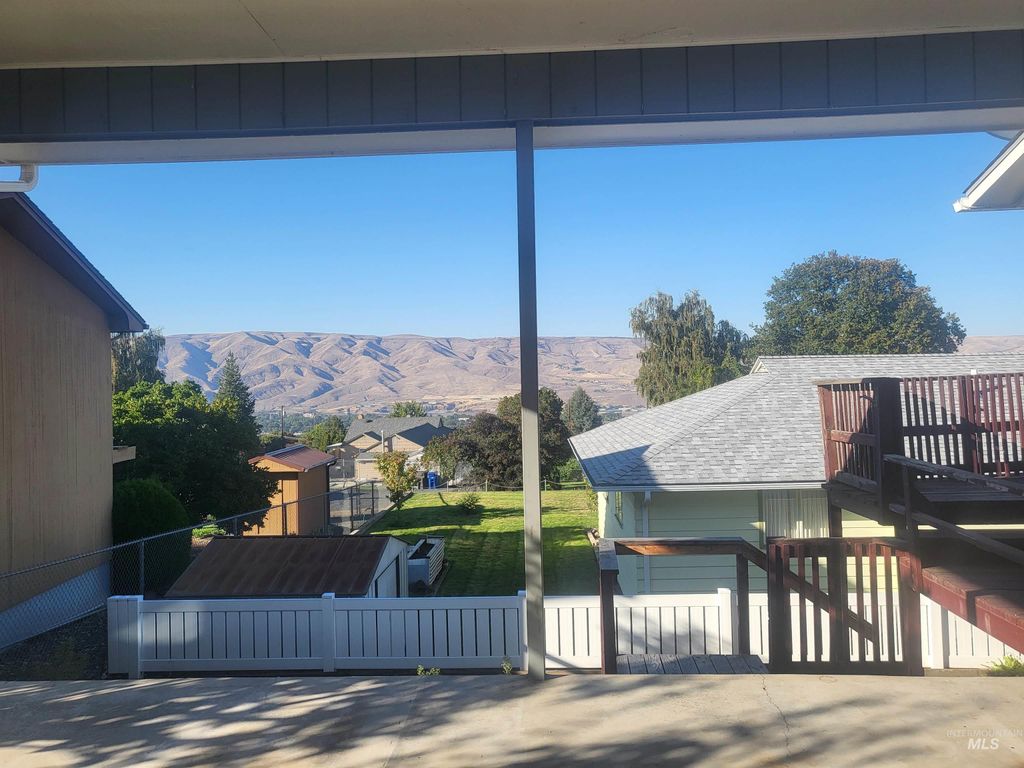 Photo of 337 Stewart Dr, Lewiston, ID 83501 (MLS # 98962845)