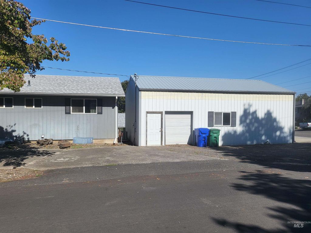 Photo of 337 Stewart Dr, Lewiston, ID 83501 (MLS # 98962845)