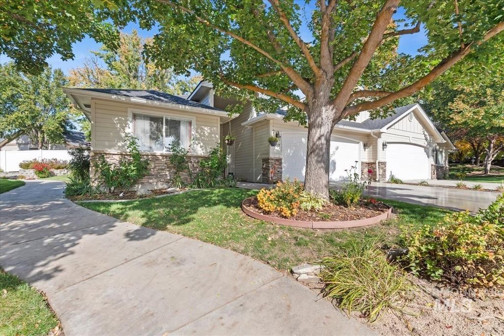 Photo of 737 N Eagle Rd, Eagle, ID 83616 (MLS # 98964918)