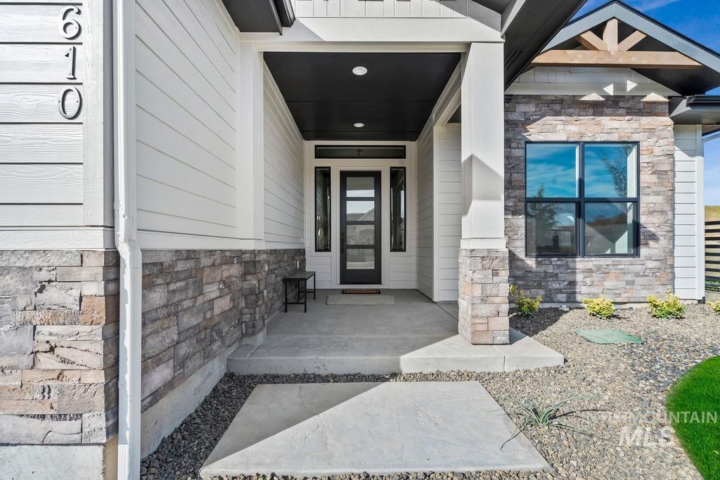 Photo of 5610 W Haughburn Dr, Eagle, ID 83616 (MLS # 98963471)