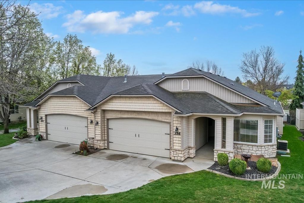 Photo of 356 S Golden Eagle Lane, Eagle, ID 83616 (MLS # 98980708)