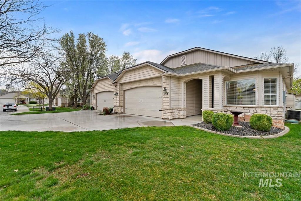 Photo of 356 S Golden Eagle Lane, Eagle, ID 83616 (MLS # 98980708)