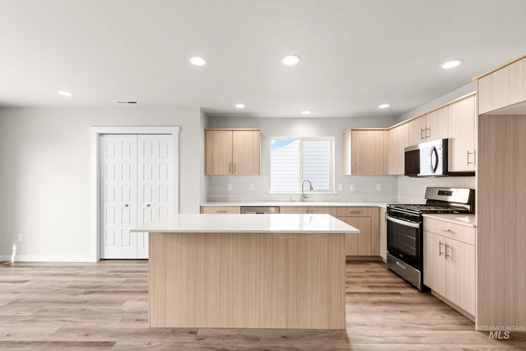 Photo of 15276 Fuchsia Ave, Nampa, ID 83651 (MLS # 98981881)