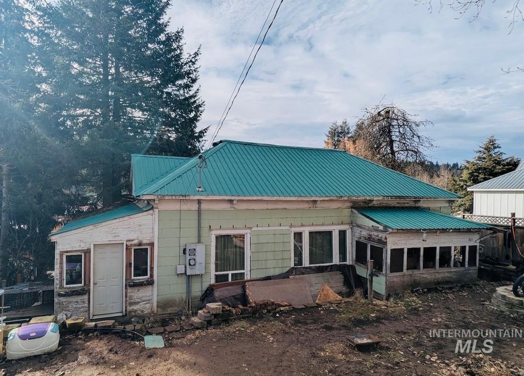 Photo of 411 S Pine St, Troy, ID 83871 (MLS # 98974868)