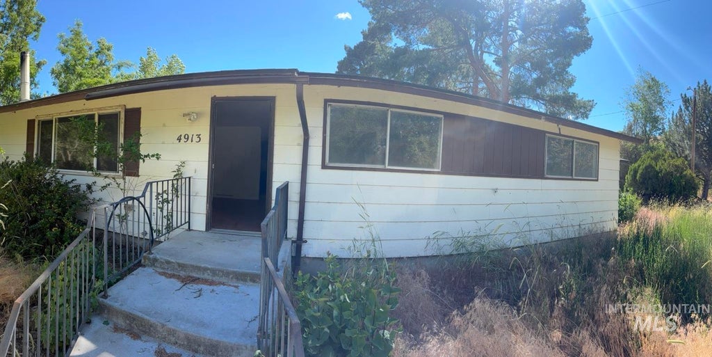 Photo of 4913 W South Slope Rd, Emmett, ID 83617 (MLS # 98990318)