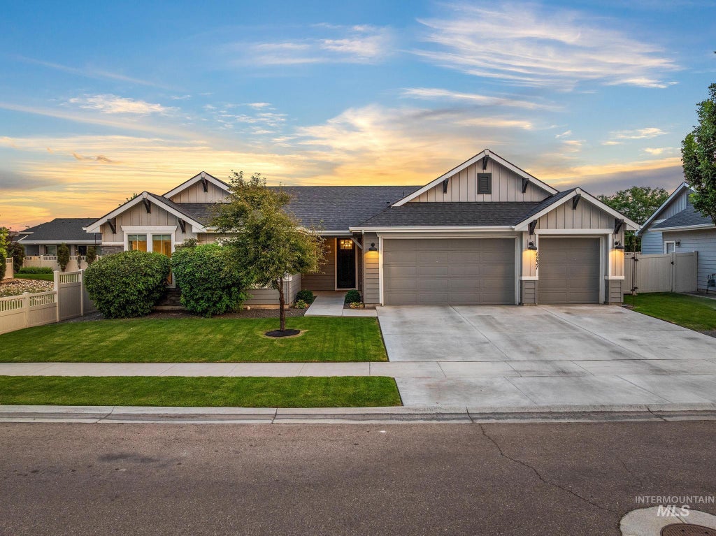 Photo of 6237 E Canyon Crossing Dr, Nampa, ID 83687 (MLS # 98999002)