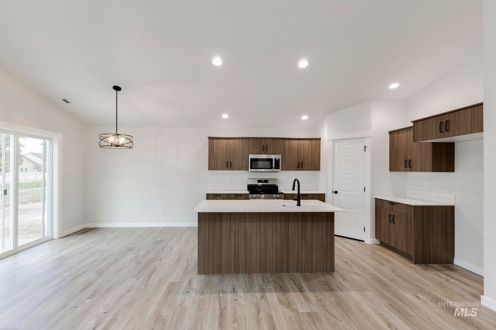 Photo of 881 N Aleppo Way, Meridian, ID 83642 (MLS # 98965845)