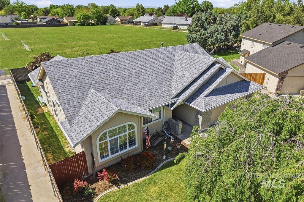 Photo of 1061 E Hunter Dr, Meridian, ID 83646 (MLS # 98985947)