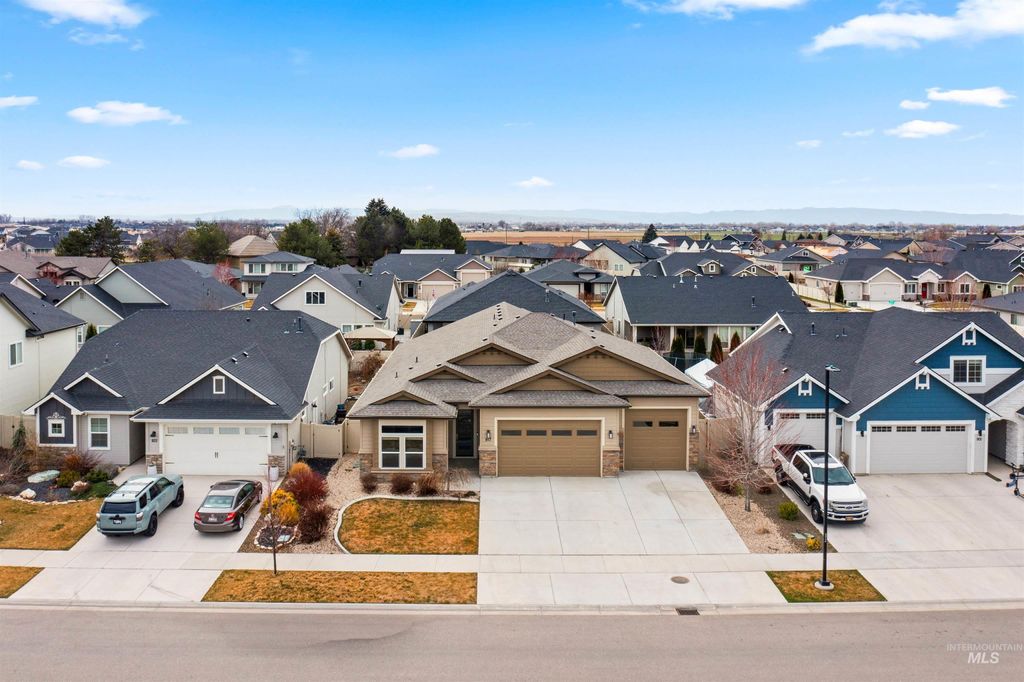 Photo of 917 E Pascua Dr, Kuna, ID 83634 (MLS # 98978577)