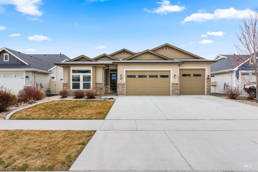 Photo of 917 E Pascua Dr, Kuna, ID 83634 (MLS # 98978577)