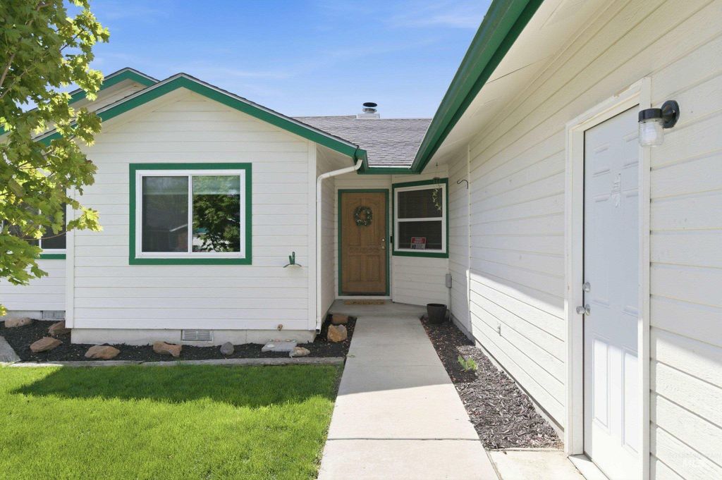 Photo of 10747 W Irving Ct, Boise, ID 83713 (MLS # 98984333)