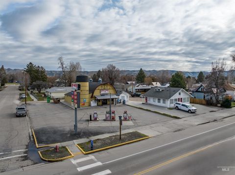 Photo of 702 S S Washington Ave, Emmett, ID 83617 (MLS # 98970301)