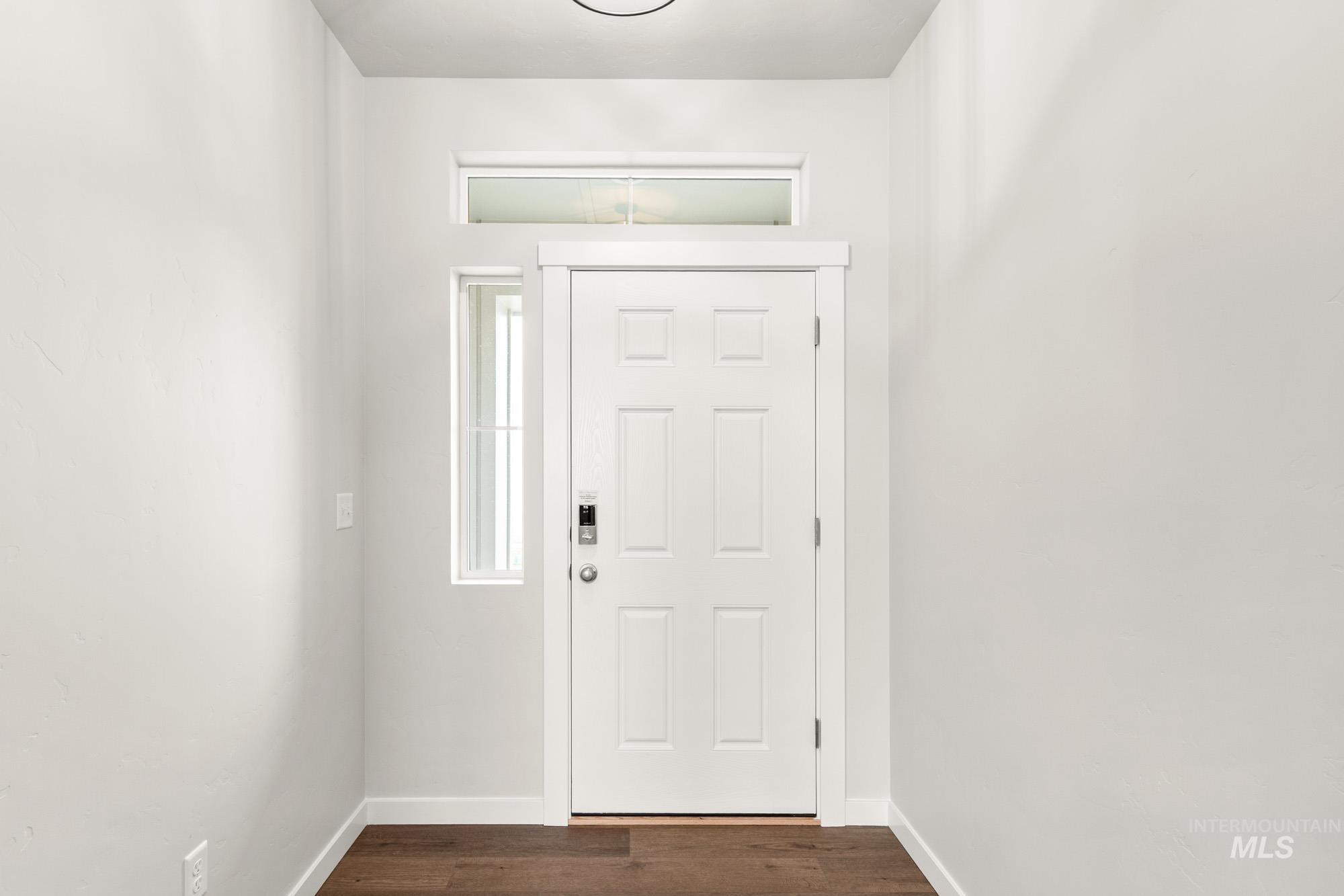 8215 E Cool River Lp