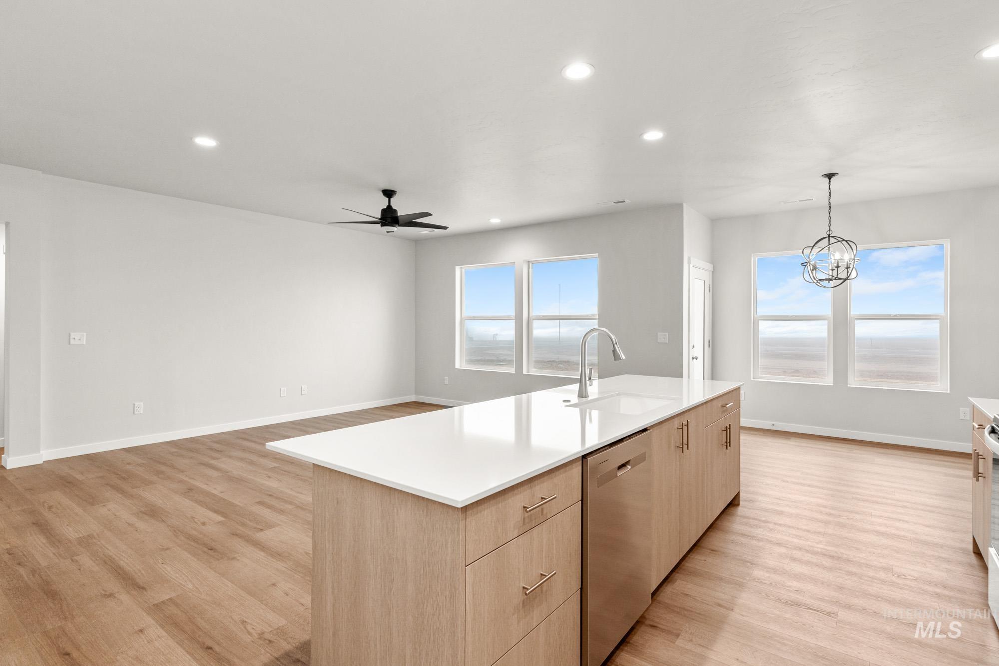 8215 E Cool River Lp