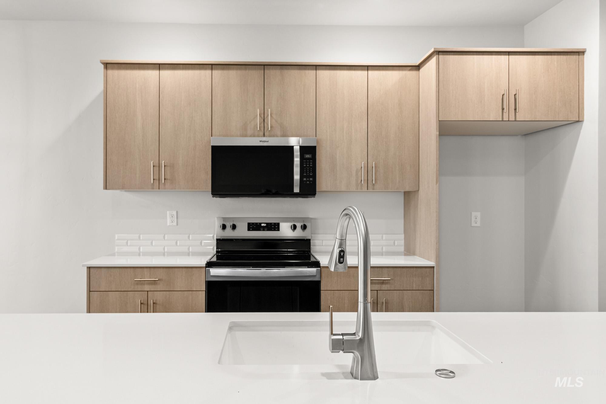 8215 E Cool River Lp