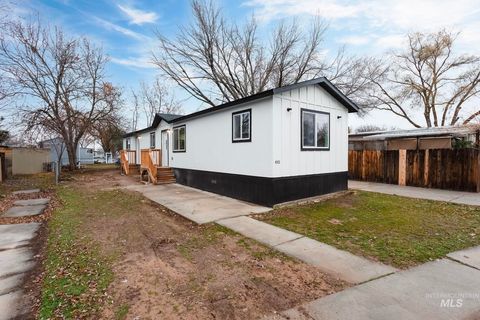 Photo of 450 W Greenleaf St, Boise, ID 83713 (MLS # 98988654)