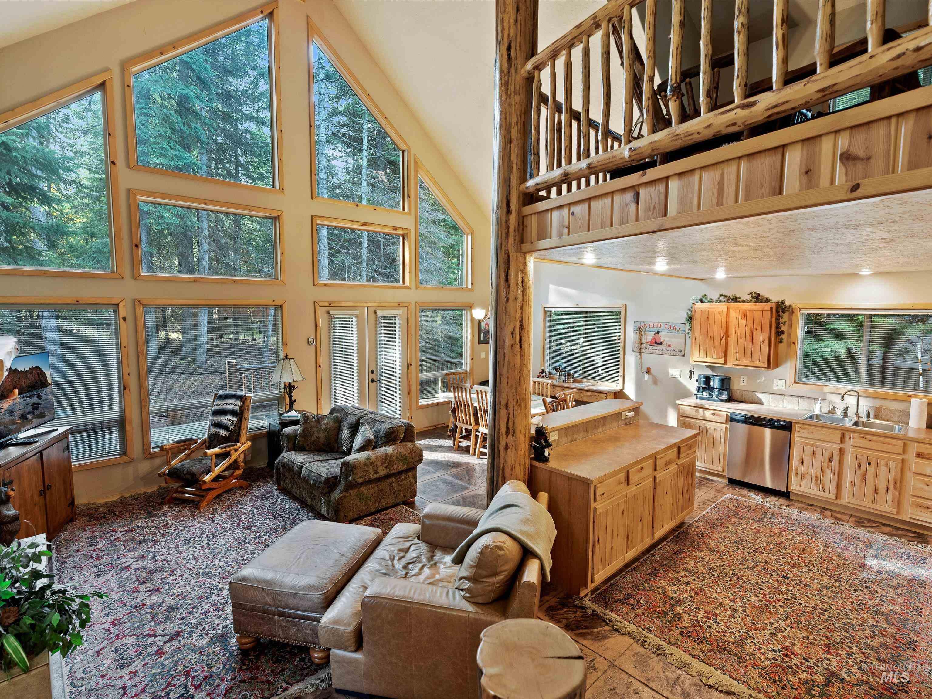 Living area with a high ceiling