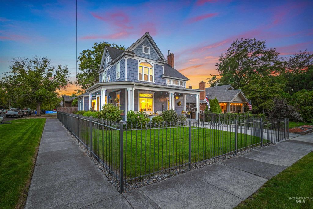 Photo of 326 5th Avenue, Lewiston, ID 83501 (MLS # 98960926)