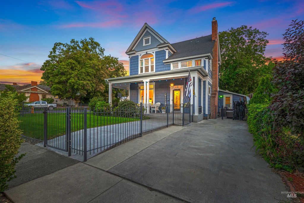 Photo of 326 5th Avenue, Lewiston, ID 83501 (MLS # 98960926)